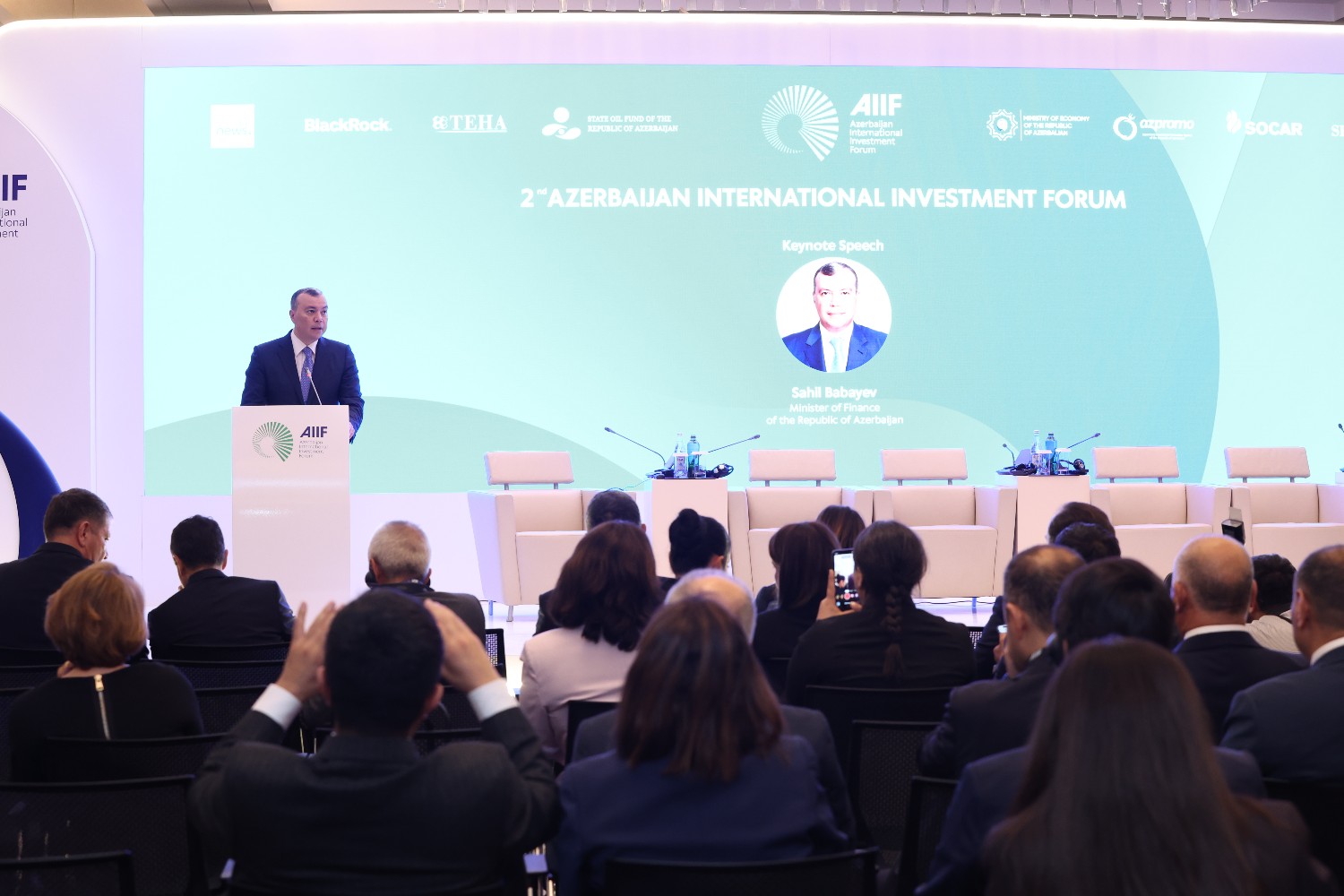 “Beynəlxalq maliyyə əməkdaşlığı: inkişaf üçün tərəfdaşlıqların qurulması” mövzusunda sessiya təşkil olunub